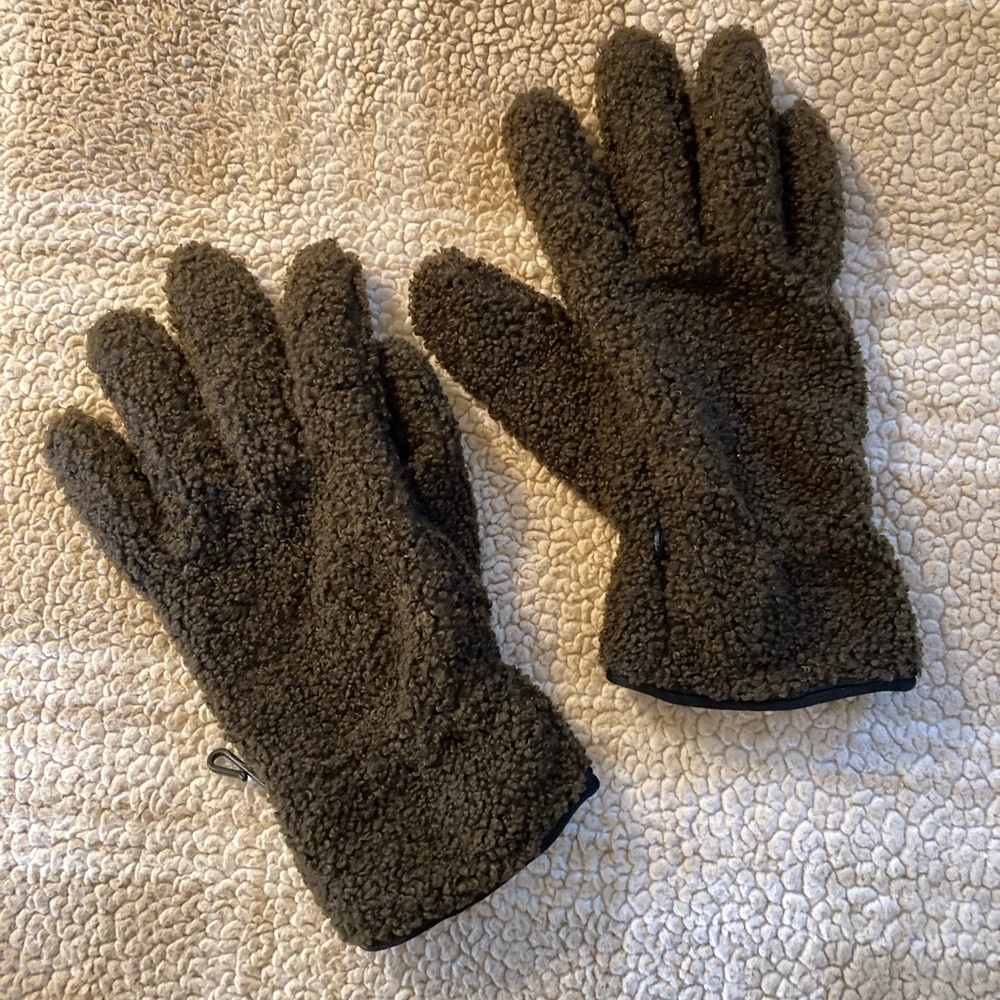 Urban Outfitters Fuzzy Women’s Gloves